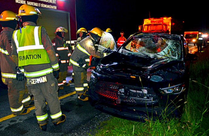 Une voiture avec trois occupants à bord percute un orignal sur l’autoroute 20 près de Drummondville