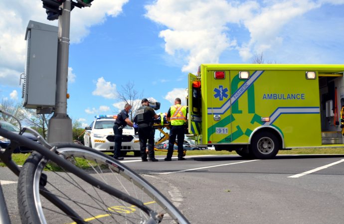 Une collision entre un véhicule et un vélo fait un blessé à Drummondville