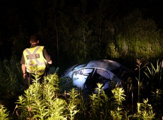 Violente embardée : Un bon samaritain vient en aide à une famille sur l’autoroute 55