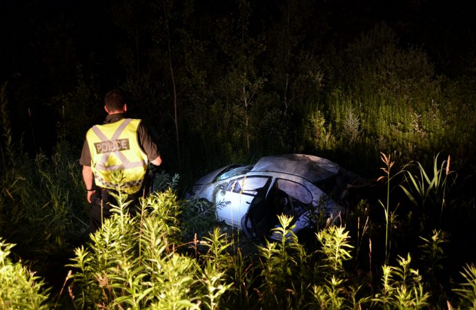 Violente embardée : Un bon samaritain vient en aide à une famille sur l’autoroute 55