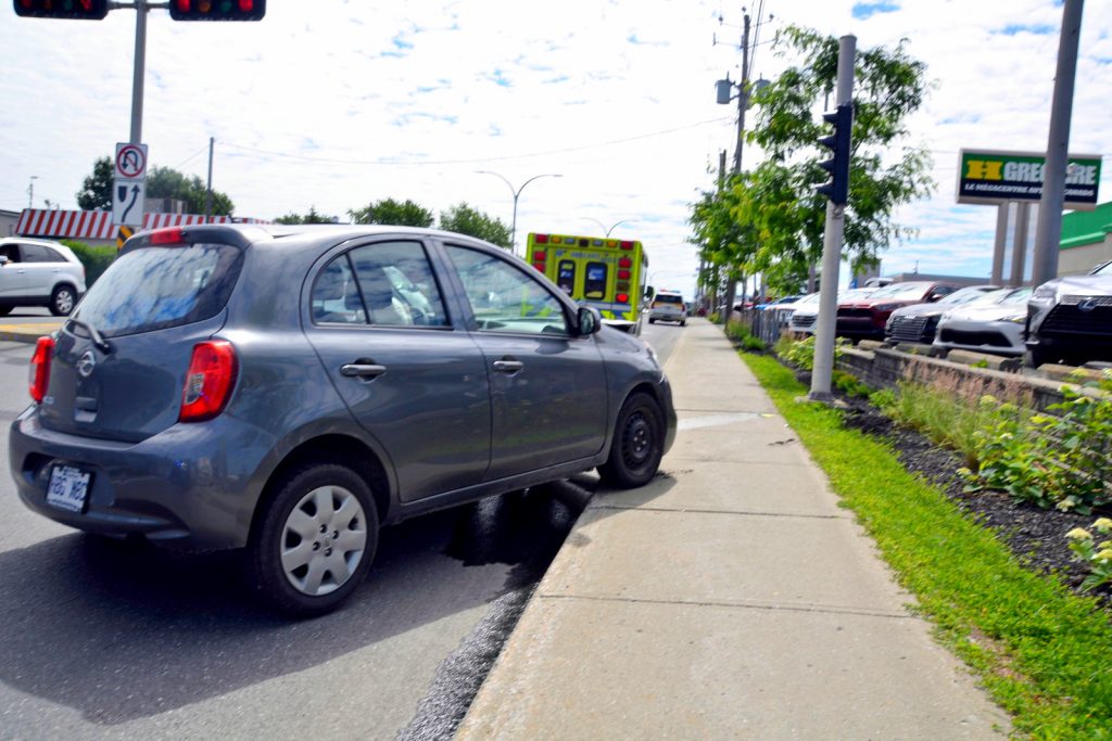 Accidentr sur le boulevard Saint-Joseph © Crédit photo Eric Beaupré Vingt55. Tous droits réservés. Tous droits réservés (3)