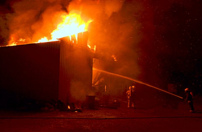 Incendie majeur : Un bâtiment de l’entreprise Michel Noël a été la proie des flammes à Wickham