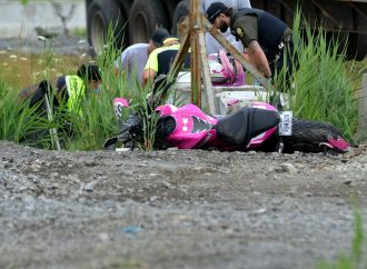 Accident de moto : Une conductrice et sa passagère éjectées et transportées à l’hôpital