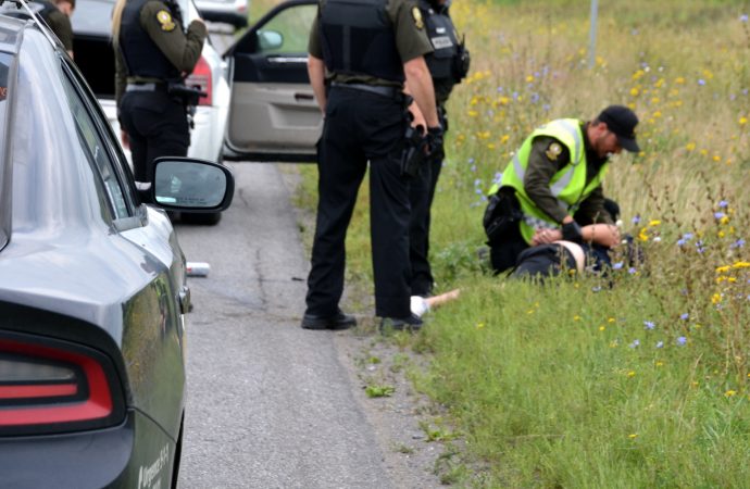 Conduite dangereuse sur l’autoroute – Un conducteur arrêté par les policiers autoroutiers de Drummond
