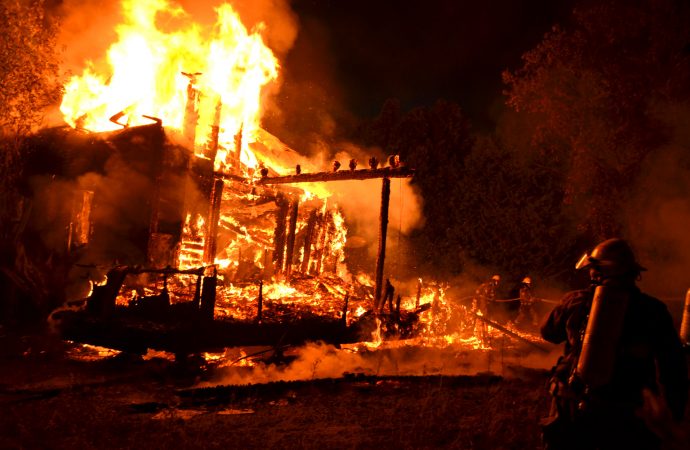 Une résidence est la proie des flammes à Saint-Eugène-de-Grantham