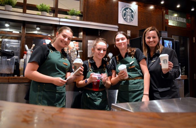 Ouverture du comptoir Starbucks à l’Hôtel Le Dauphin – un succès qui ne se dément pas à Drummondville !