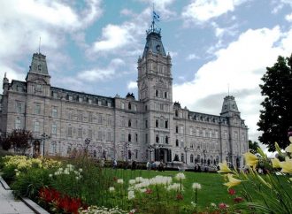 Décès de M. Hubert Reeves : Québec mettra en berne le drapeau de l’hôtel du Parlement