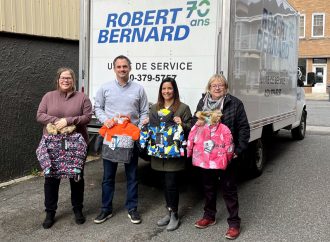 Robert Bernard remet plus de 1 100 habits de neige aux familles dans le besoin dans le cadre de la 5e édition de sa campagne annuelle