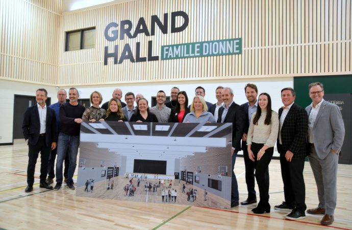 Soirée de retrouvailles et de générosité lors du dévoilement du Grand Hall Famille Dionne au Collège Saint-Bernard