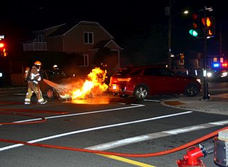 Un véhicule prend feu après un accident à Drummondville