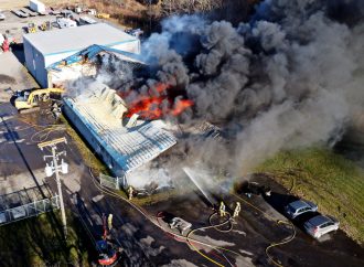 L’entrepôt TRL Transport détruit par un incendie majeur à Saint-Germain-de-Grantham