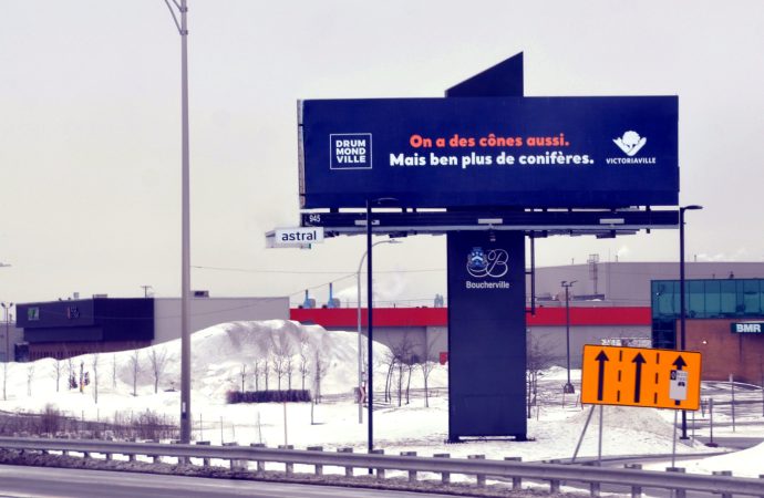 Drummondville et Victoriaville misent sur une campagne humoristique de taille pour recruter à Montréal et sur la Rive-Sud