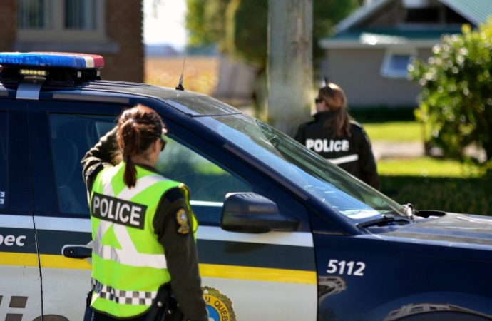 Un homme confiné dans son logement force l’intervention des policiers à Drummondville