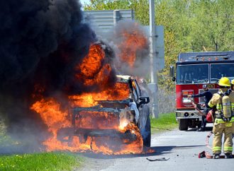 Un véhicule prend feu sur l’autoroute 20 à Drummondville