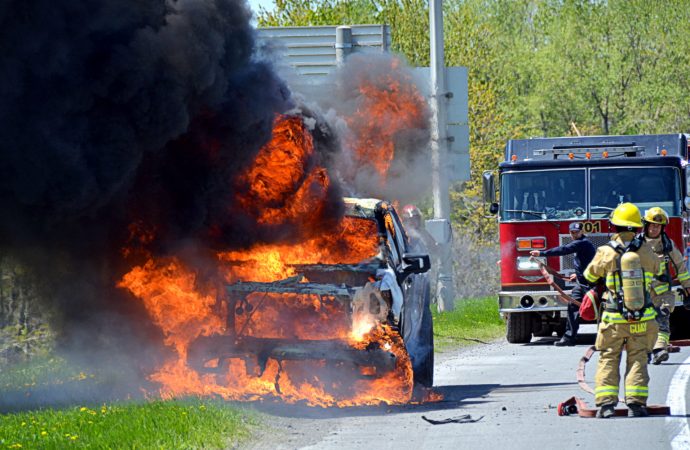 Un véhicule prend feu sur l’autoroute 20 à Drummondville
