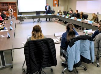 La direction générale du CSS des Chênes a accueilli les élèves et les parents lors de forums en avril dernier
