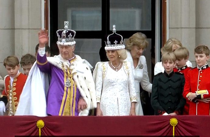 Le roi Charles III est officiellement couronné