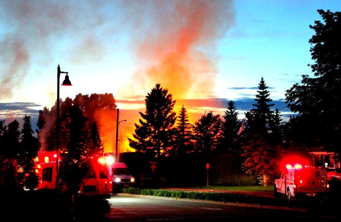 Un incendie monopolise plusieurs pompiers à l’usine de papier Cascades