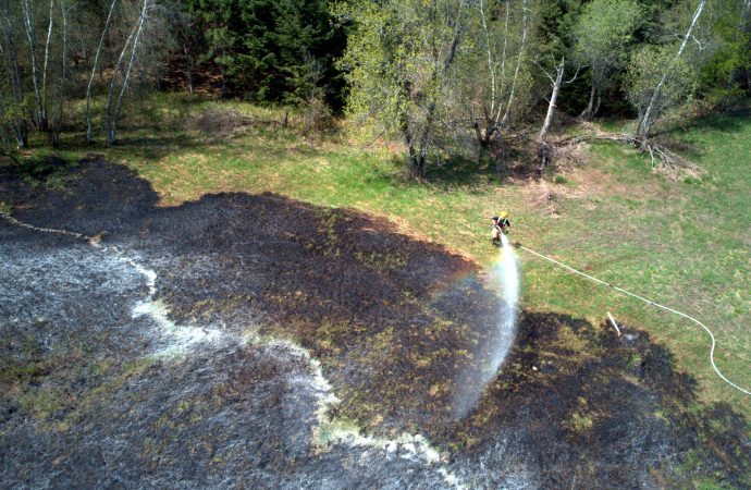 Hausse des incendies de forêt : Québec et la SOPFEU demandent d’éviter de circuler et de pratiquer des activités en forêt
