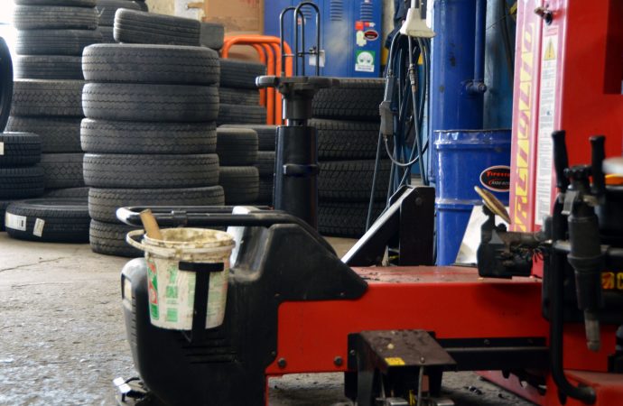 Changement de pneus : hausse du tarif de gestion des pneus hors d’usage au Québec dès le 1er juillet prochain