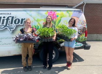 Le Centre horticole Foliflor vient en aide à la communauté  avec un don important au Comptoir alimentaire Drummond