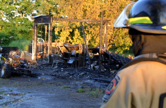 Un garage résidentiel détruit par un incendie sur le 11e rang à Wickham