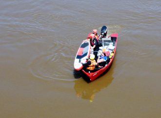 Intervention des pompiers en sauvetage nautique sur la rivière Saint-François à Drummondville