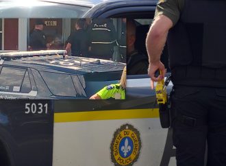 Arrestation au pistolet à impulsion électrique : un individu en crise arrêté par les policiers de la SQ à Drummondville