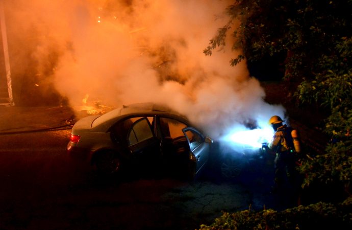 Les pompiers interviennent pour un feu de véhicule rue Alexandre