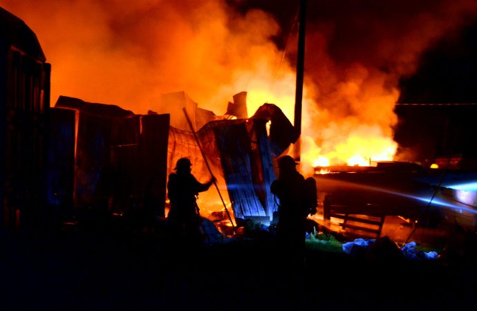 Incendie : un bâtiment agricole et un hangar détruits par un incendie sur la route Ployard à l’Avenir