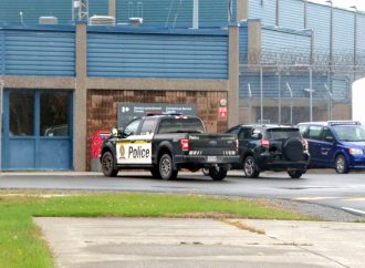 76 200 $ d’objets interdits saisis : comment le SCC traque drogues et cellulaires derrière les murs de l’Établissement Drummond