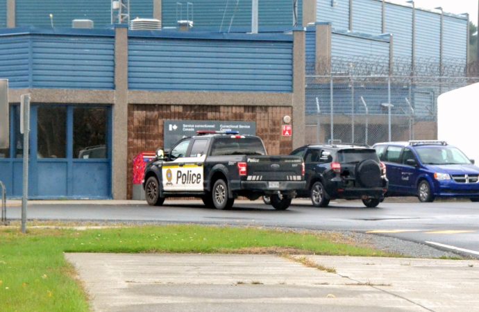 76 200 $ d’objets interdits saisis : comment le SCC traque drogues et cellulaires derrière les murs de l’Établissement Drummond