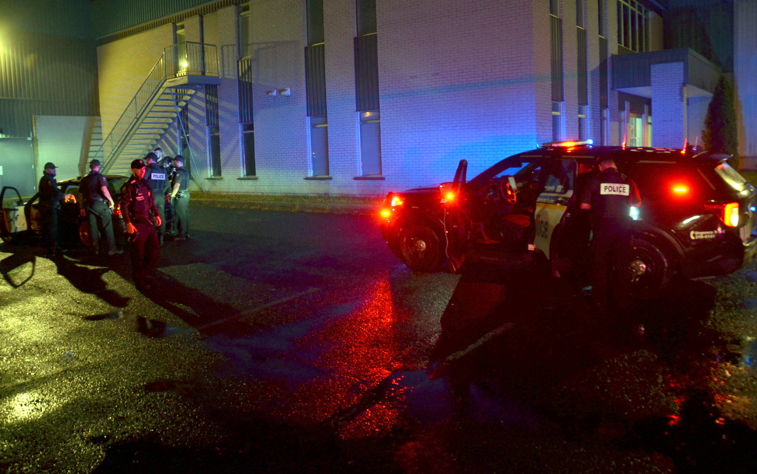 Poursuite Policière Inusitée: Il Tente De Fuir La Police... En Tirant Sa Maison Mobile
