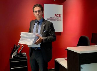 Loi sur les décrets de convention collective : 1 500 pétitions pour l’abolir ont été déposées à Jean Boulet, ministre du Travail