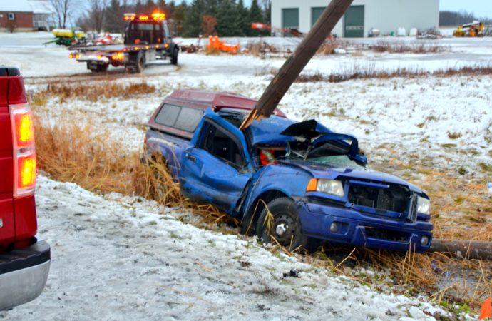 Un automobiliste blessé dans une violente sortie de route sur le Rang Brodeur