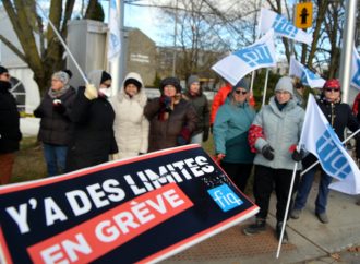 Des centaines d’infirmières et de professionnelles de la santé en grève descendent dans les rues de Drummondville