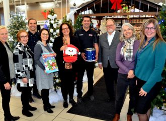 Défilé de Noël 2023 : un nouveau parcours et des tonnes de surprises au Centre-ville pour accueillir le vrai Père Noël à Drummondville.