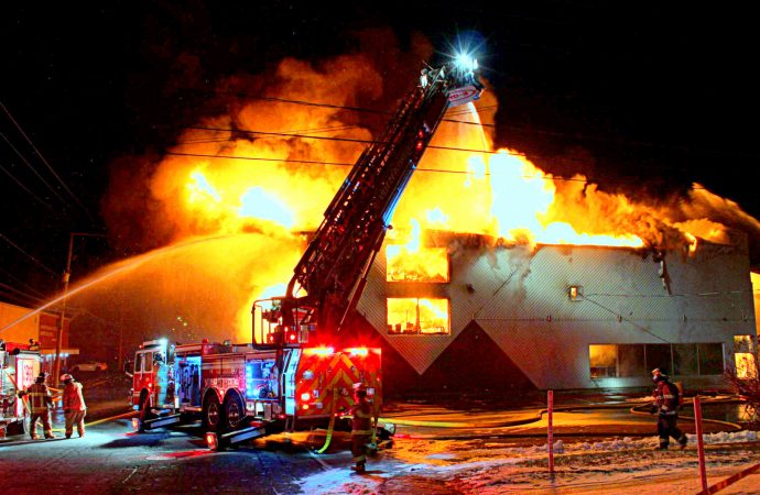 Incendie majeur au Centre-du-Québec : les pompiers n’ont pu « sauver » les meubles