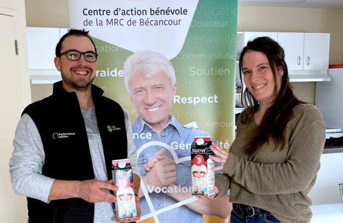 Solidarité lactée : La générosité des Producteurs de lait du Centre-du-Québec illumine les fêtes d’organismes de Drummond et de 3 300 ménages de la région