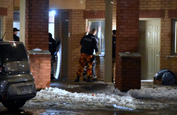 Deuxième intervention au Motel Drummond : la Sûreté du Québec procède à l’arrestation d’un suspect lié à un dossier de menace