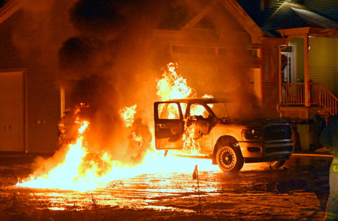 Série d’incendie à Drummondville : un pick-up ravagé par les flammes sur la route 139