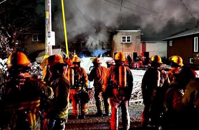 Plusieurs locataires incommodés et d’autres jetés à la rue à la suite d’un incendie suspect à Drummondville
