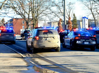 Armes à feu et stupéfiants : Intervention à haut risque et arrestations au centre-ville de Drummondville