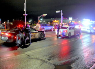 Alcool au volant, délit de fuite et poursuite policière : un conducteur ‘chaud’ mis au ‘frais’ par les policiers de la SQ
