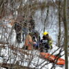 Sauvetage dans un secteur escarpé : Les pompiers et paramédics portent assistance à un adolescent blessé à Drummondville