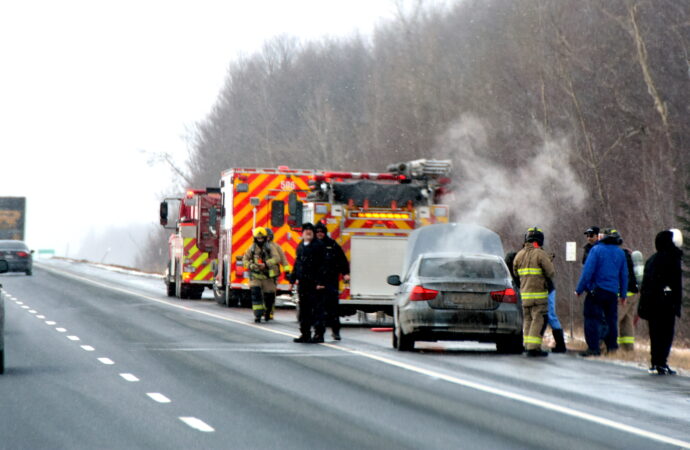 Un feu de véhicule en mouvement sur l’autoroute 20 force l’intervention des pompiers au Centre-du-Québec