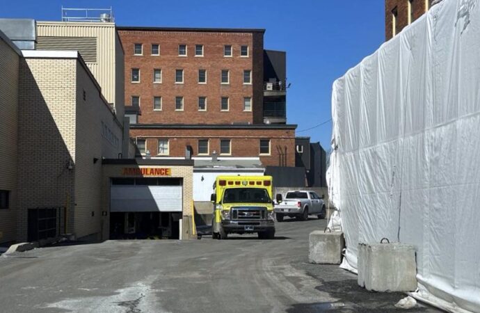 Hôpital Sainte-Croix : les problèmes s’accumulent, le personnel à bout de souffle, un projet de nouvel hôpital toujours absent du PQI