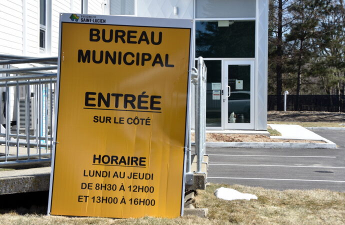 Une lettre transmise à un employé municipal de Saint-Lucien force une enquête de la SQ et l’annulation d’une séance du conseil