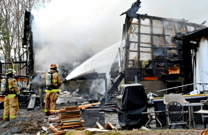 Une résidence a été a été la proie des flammes à Saint-Léonard-d’Aston