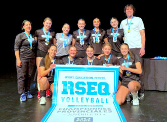 L’équipe Sénateurs juvénile féminine D3 remporte le championnat provincial de volleyball